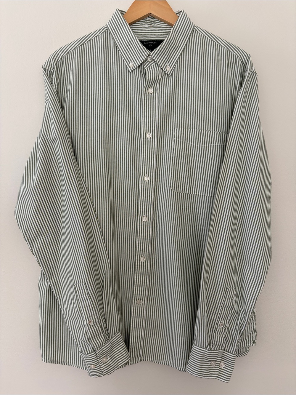 Banana Republic Factory Men’s Green and White Striped Slim Button-Down Shirt